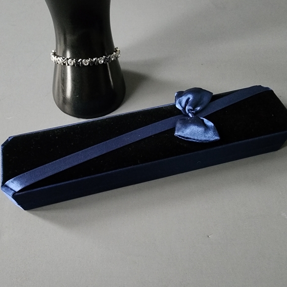 "MOM" Tennis Bracelet - Picture 9 of 11